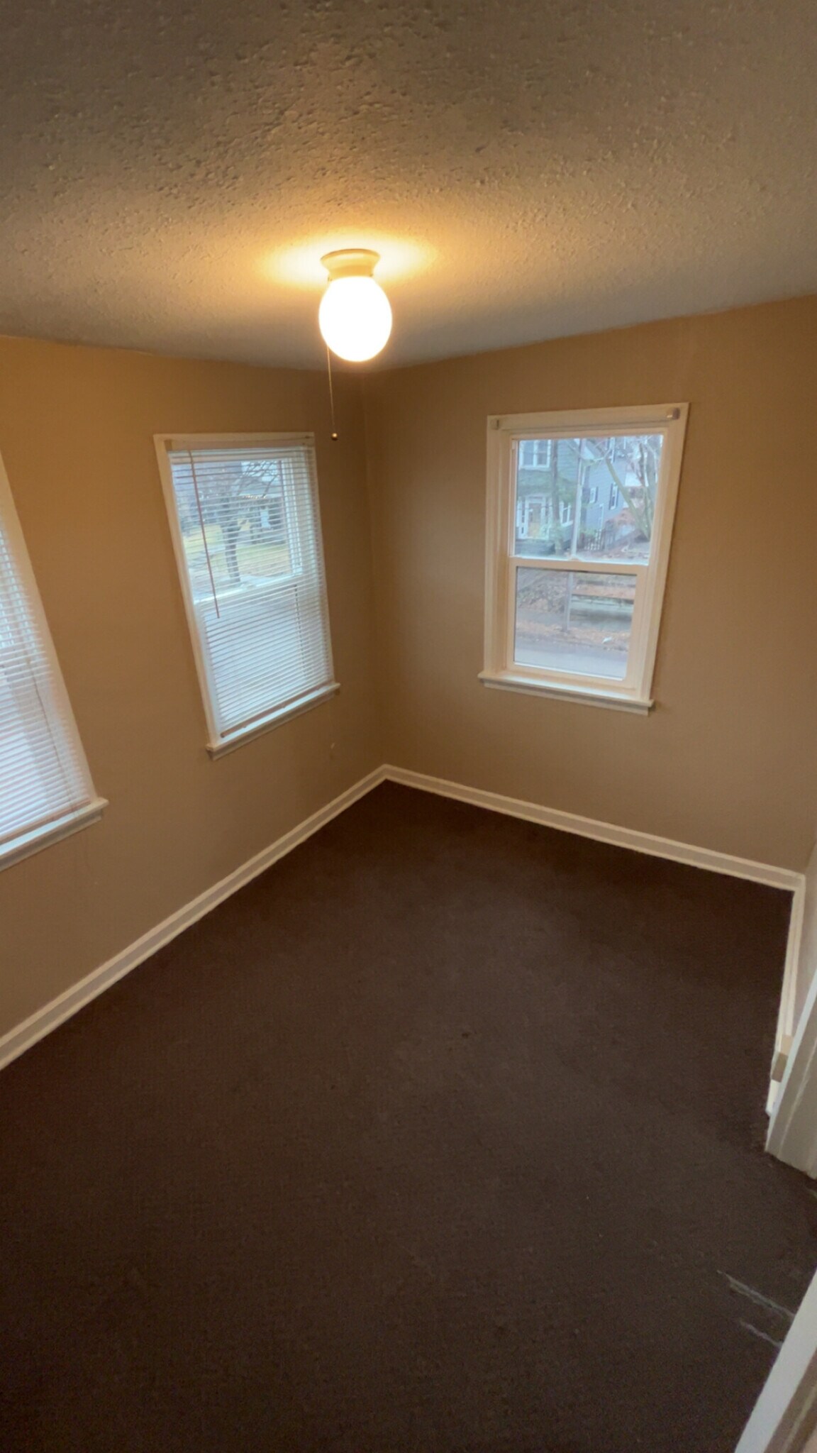 Seasonal Porch Room - 1027 43rd Ave N