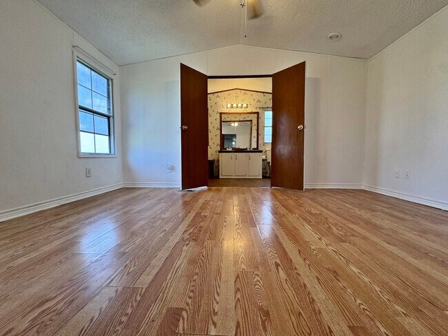 Building Photo - 2478 Hintz Rd