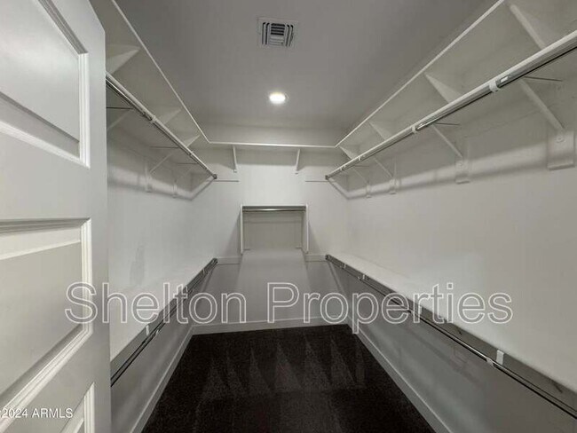 Building Photo - 13180 W Cliffrose Rd