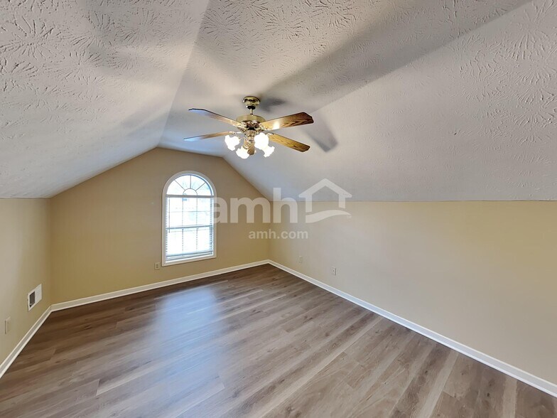 Building Photo - 1212 Wembley Ct