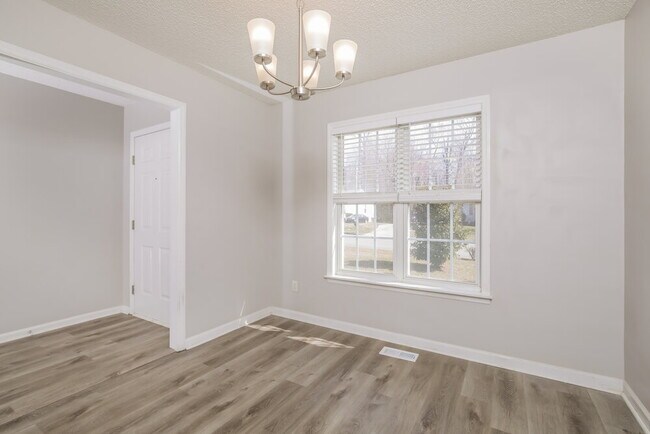 Building Photo - 1432 Smokey Mountain Dr