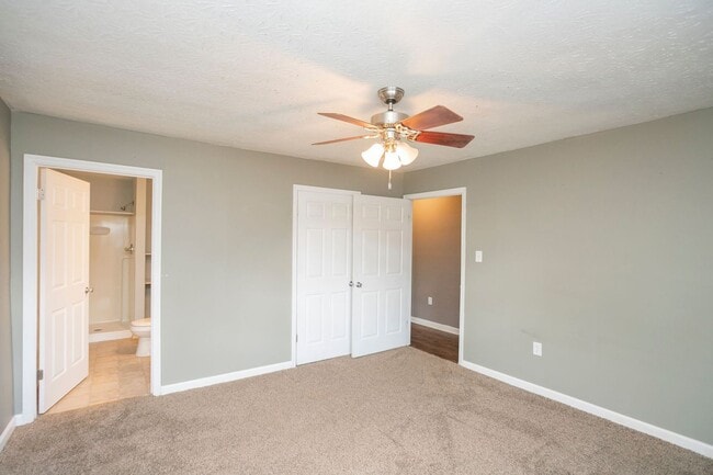 Building Photo - 3 Bed home in Carthage with large basement!