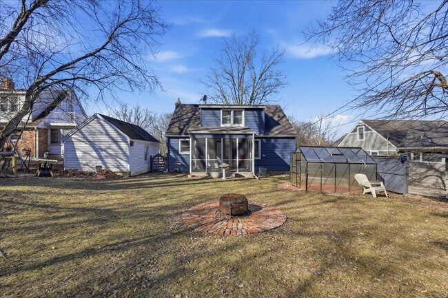 Building Photo - 313 S Midvale Blvd