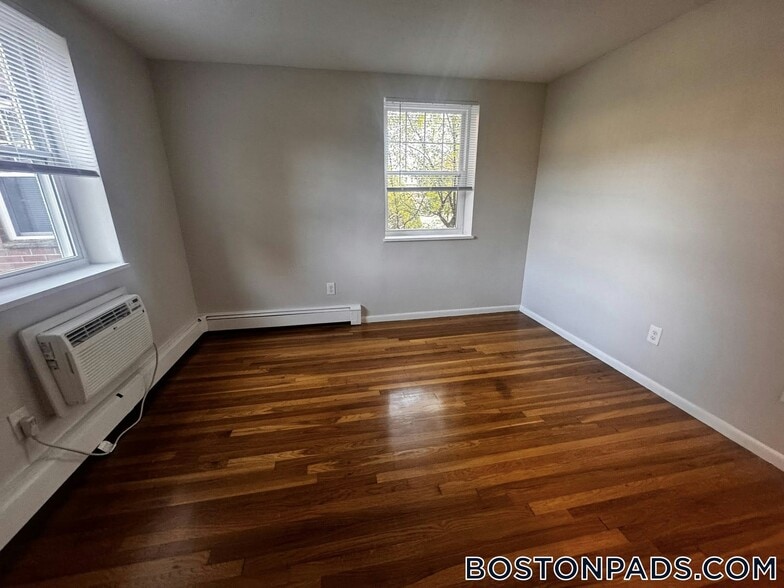 Building Photo - 52 Mill St