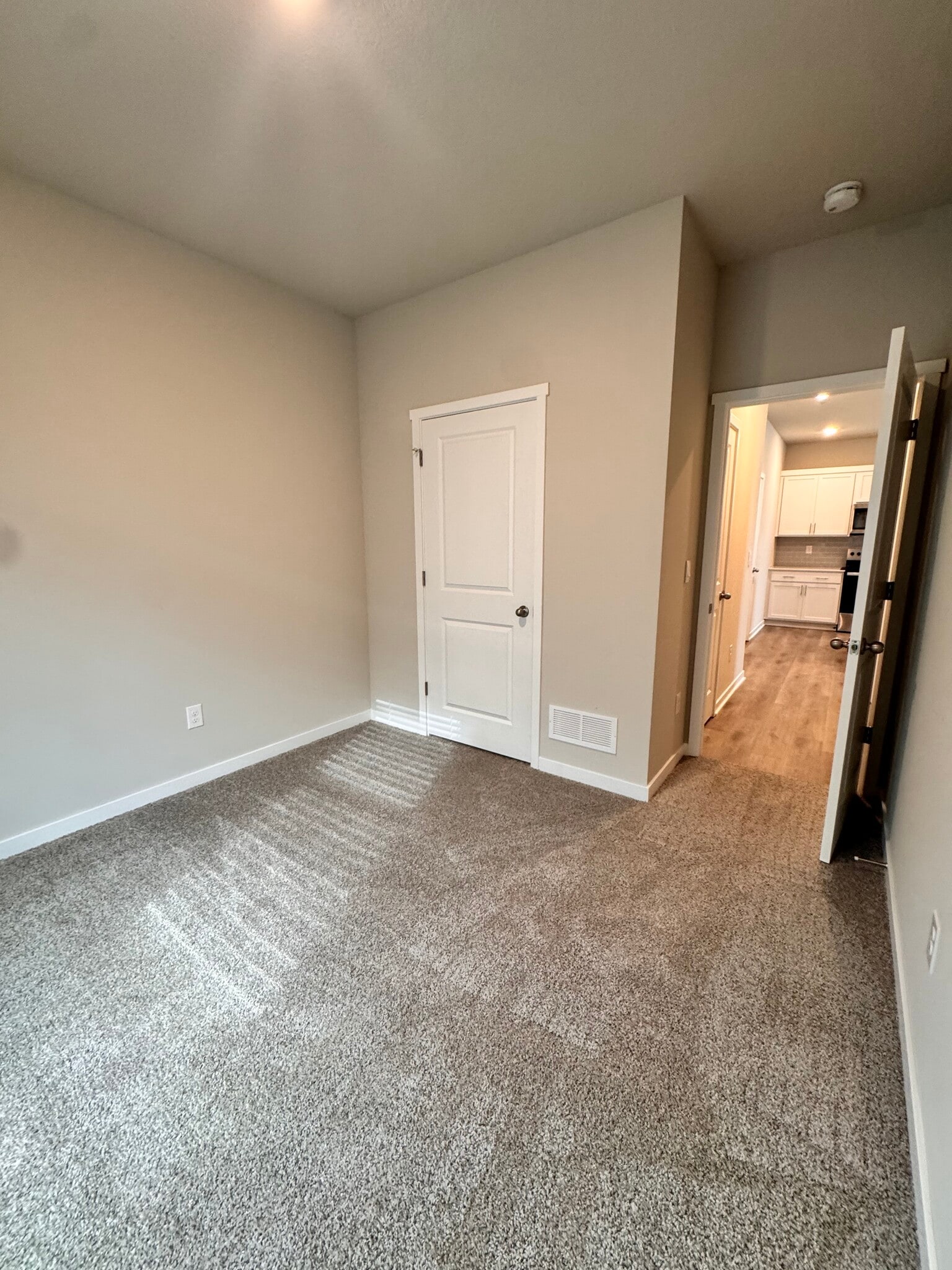 Building Photo - 709 E Bear Dr