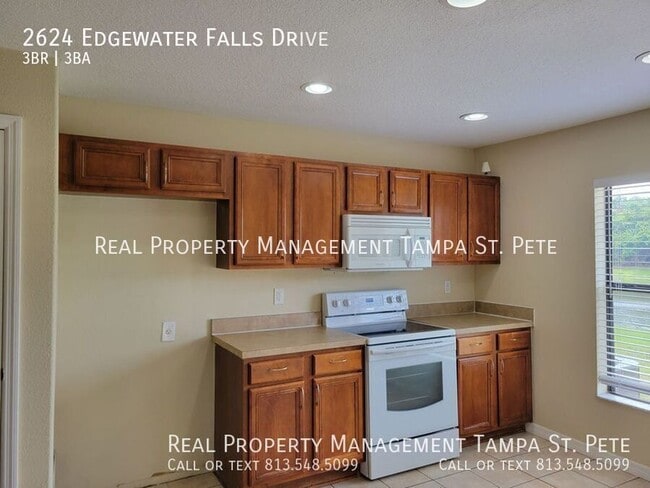 Building Photo - 2624 Edgewater Falls Dr