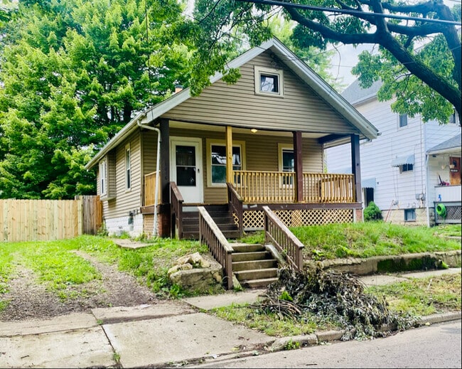 Primary Photo - 1036 Neptune Ave