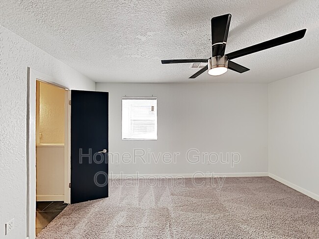 Building Photo - 6024 W Hefner Rd