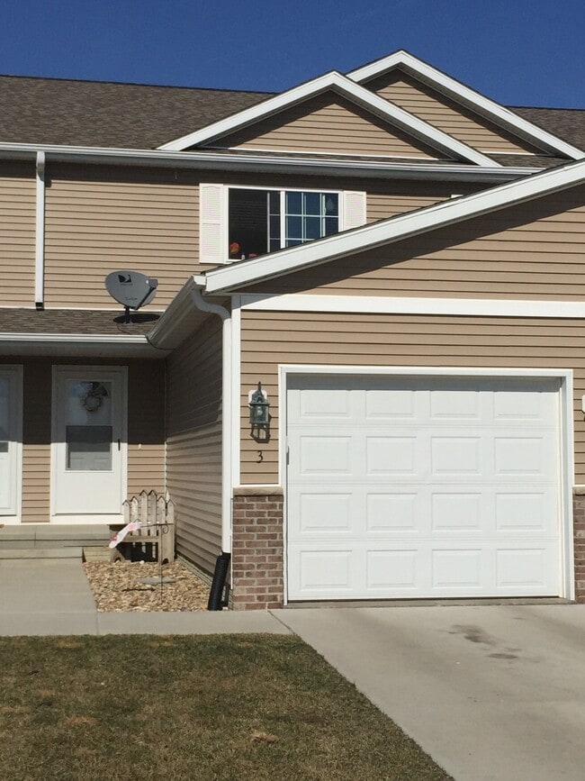 Building Photo - 4902 Algonquin Dr