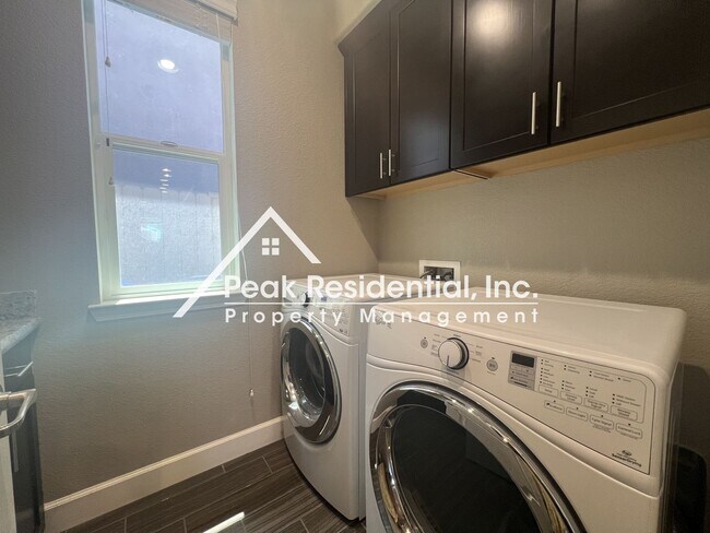 Building Photo - Spacious 4bd/3ba Elk Grove Home!