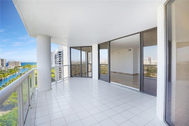 Building Photo - 3600 Yacht Club Dr