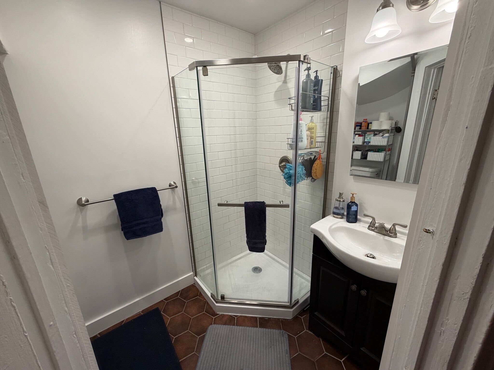 Building Photo - 429 Main St