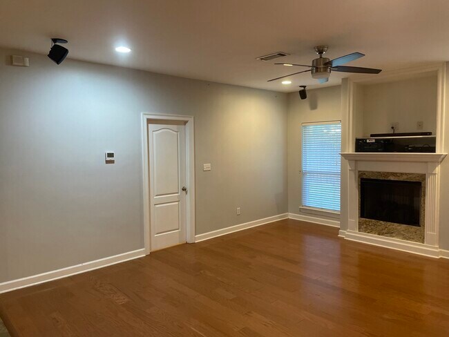 Building Photo - 6833 Corto Rd