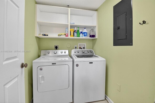 Building Photo - 5938 Crystal Shores Dr