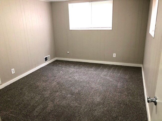 Building Photo - 672-674 Sheridan St