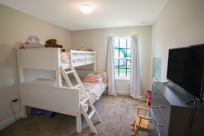 Building Photo - 141 Iron Horse Dr E