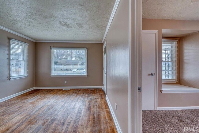 Building Photo - 2312 Frisse Ave