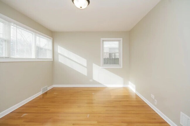 Building Photo - 5340 Lee St