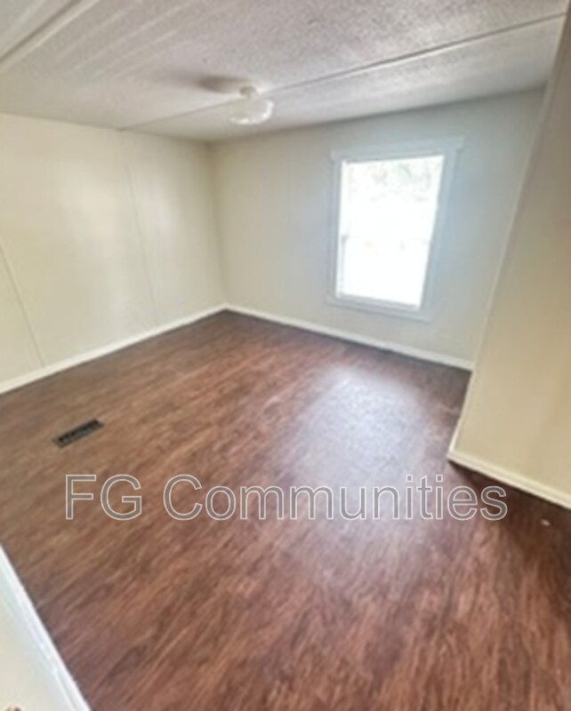 Building Photo - 17 Glimmer Dr