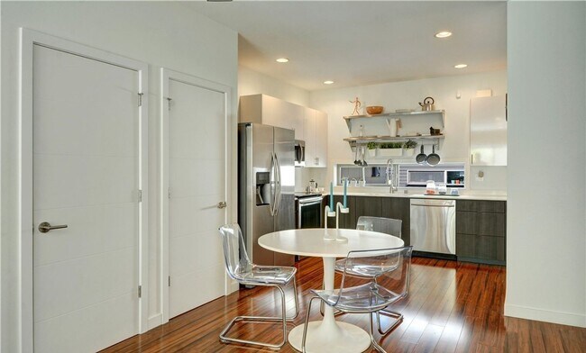 Building Photo - Greenbelt Station Townhomes - Beacon Hill