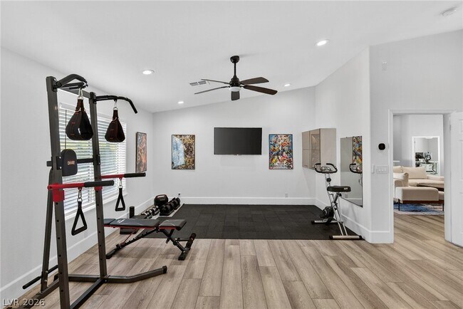 Building Photo - 363 E Robindale Rd