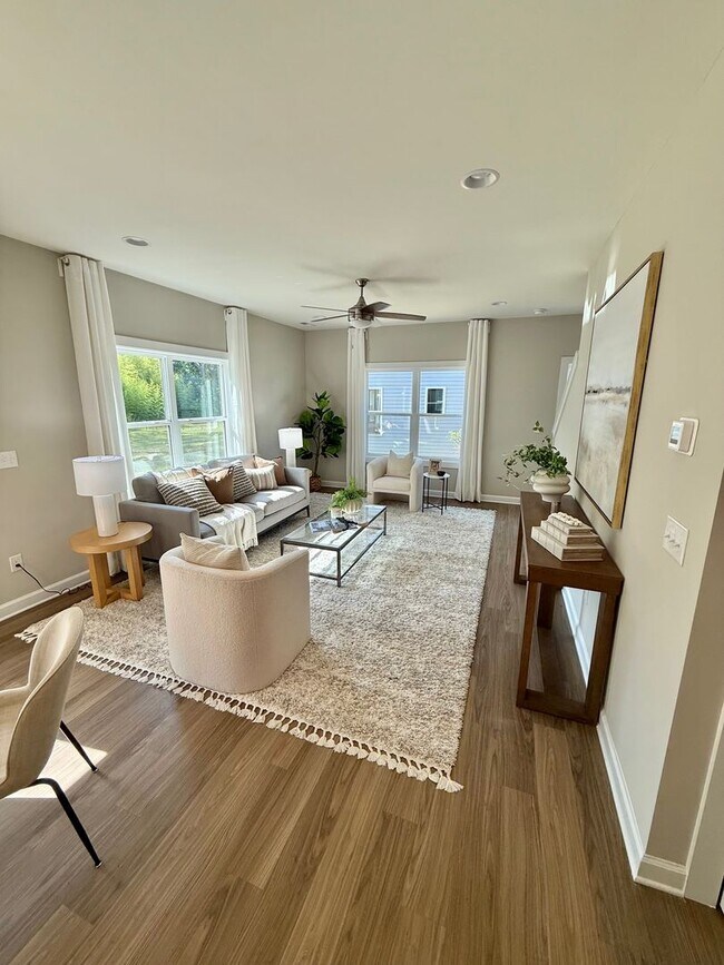 Building Photo - 3 BR/2.5BA | Newly Renovated Single Family Home | Fully Fenced Yard!