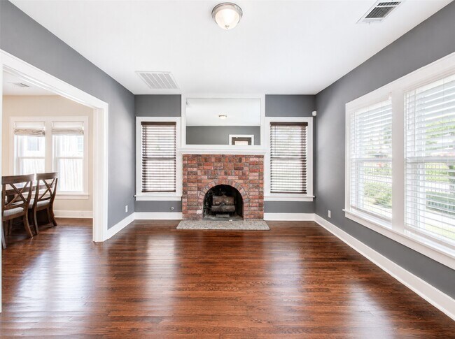 Building Photo - 2608 Rosewood St