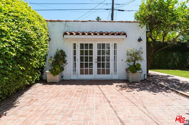 Building Photo - 146 N Citrus Ave