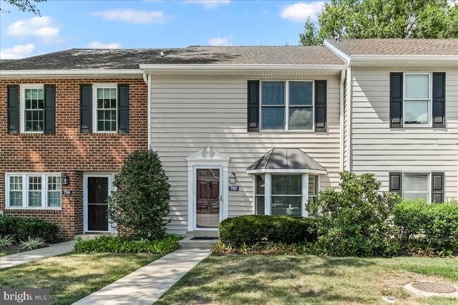 Primary Photo - 705 Meadow Ct