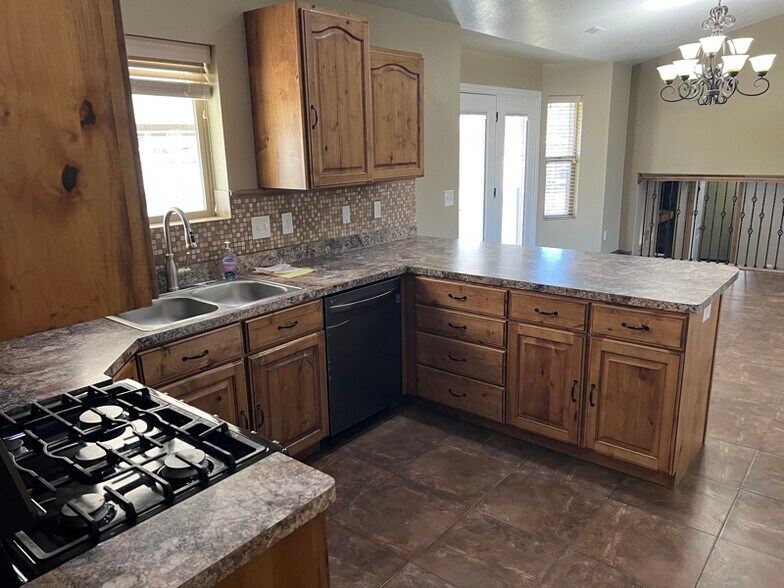 Building Photo - 5223 S 4700 W