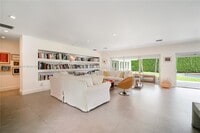 Building Photo - 861 Harbor Dr