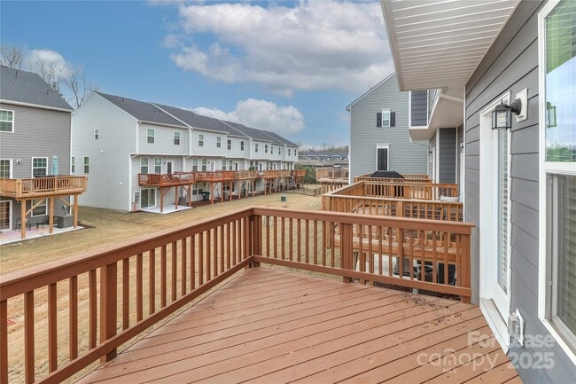 Building Photo - 5038 Springarn Ct