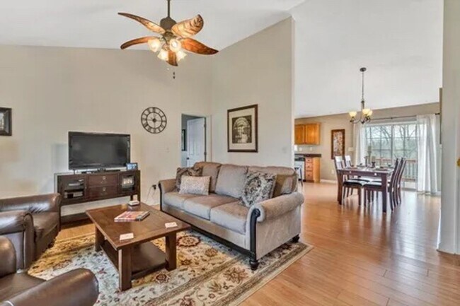 Building Photo - 3 Bedroom || 3 Bathroom Home in Moneta