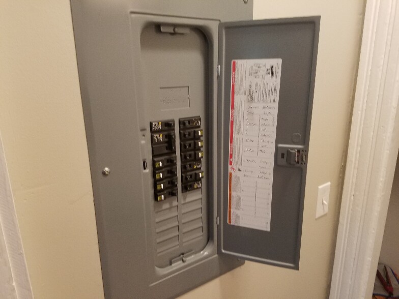 Building Photo - 177 County St