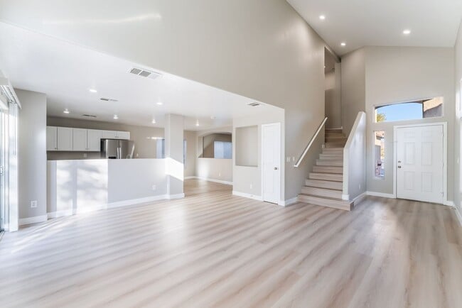 Building Photo - Modern Elegance Meets Spacious Comfort in a Unique Layout!