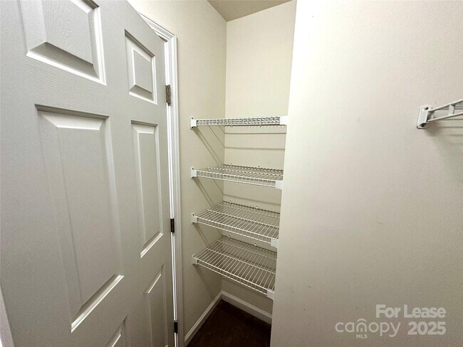 Building Photo - 7946 Mariners Pointe Cir