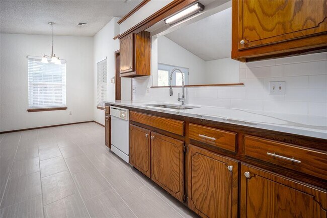 Building Photo - 2605 Pennington Ave