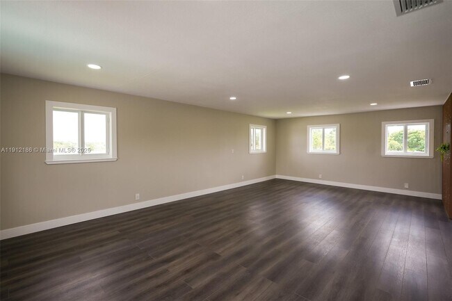 Building Photo - 19450 SW 125th Ave