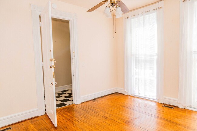 Building Photo - 1114 Grove Ave