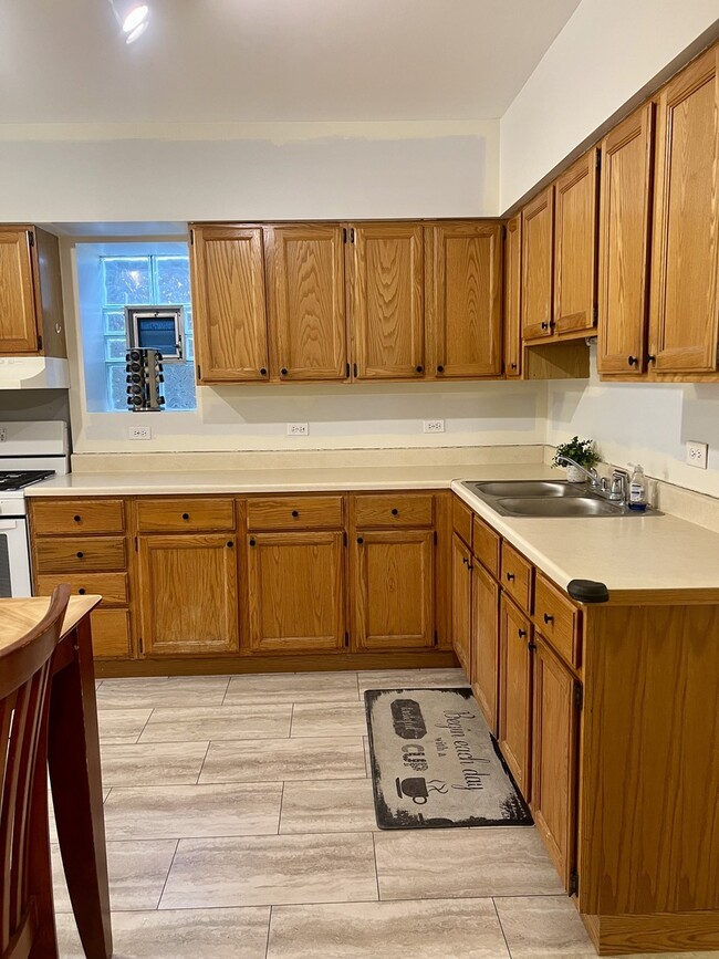 Building Photo - 4148 N Monticello Ave