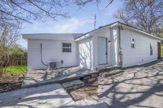 Building Photo - 912 Hotel Ave