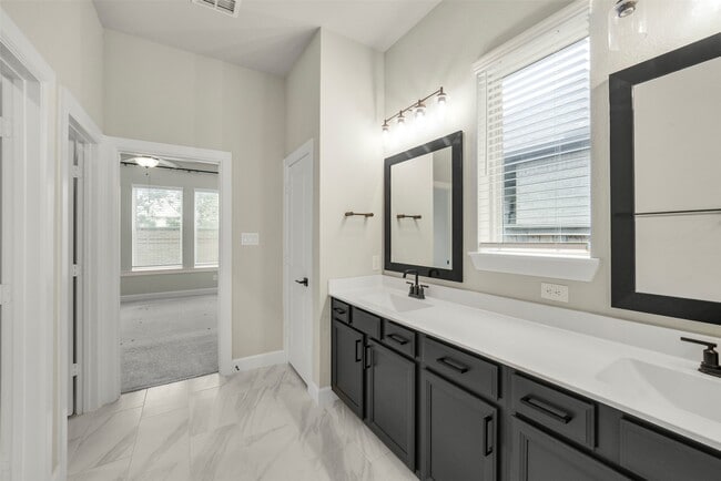 Building Photo - 14918 Mossycup Spur Wy