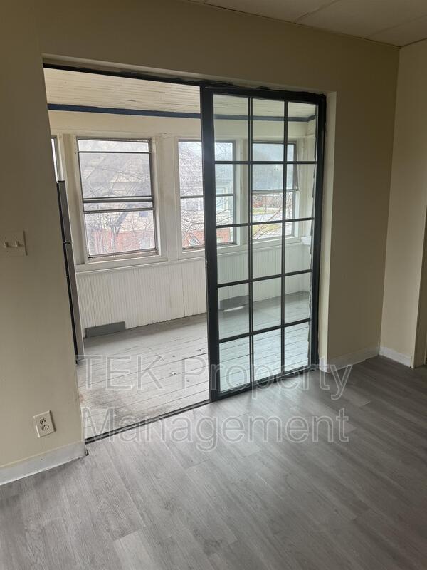 Building Photo - 26 Augustine St