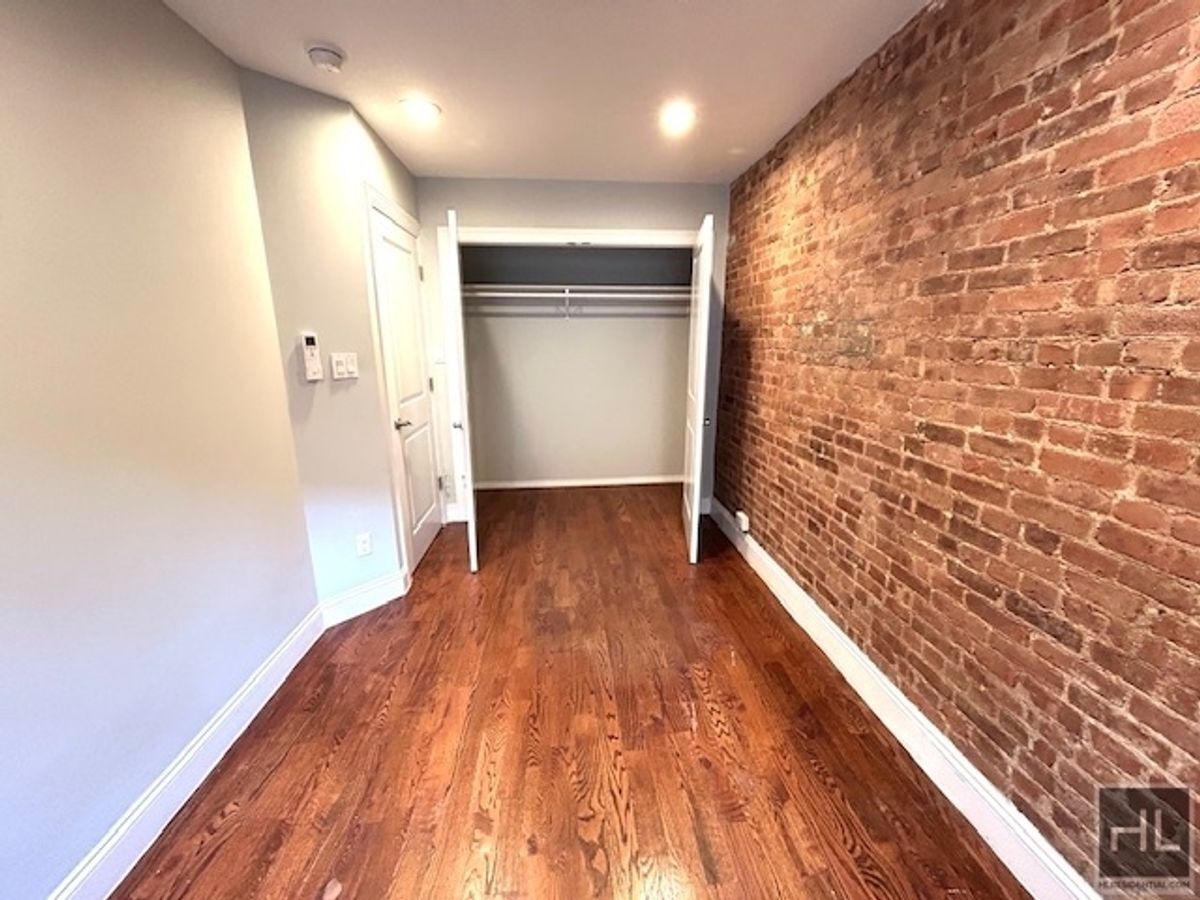 Building Photo - Enormous Striver's Row 2 Bedroom/Flex 3 Du...