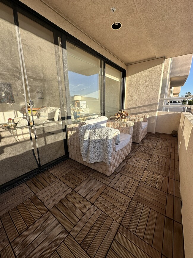 Building Photo - 5726 La Jolla Blvd