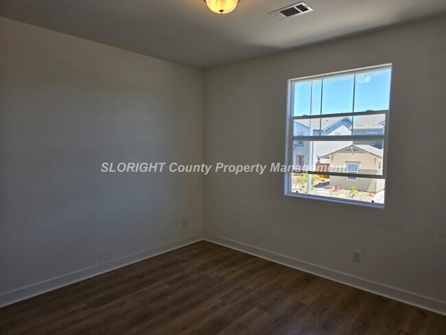Building Photo - 1028 Forest St