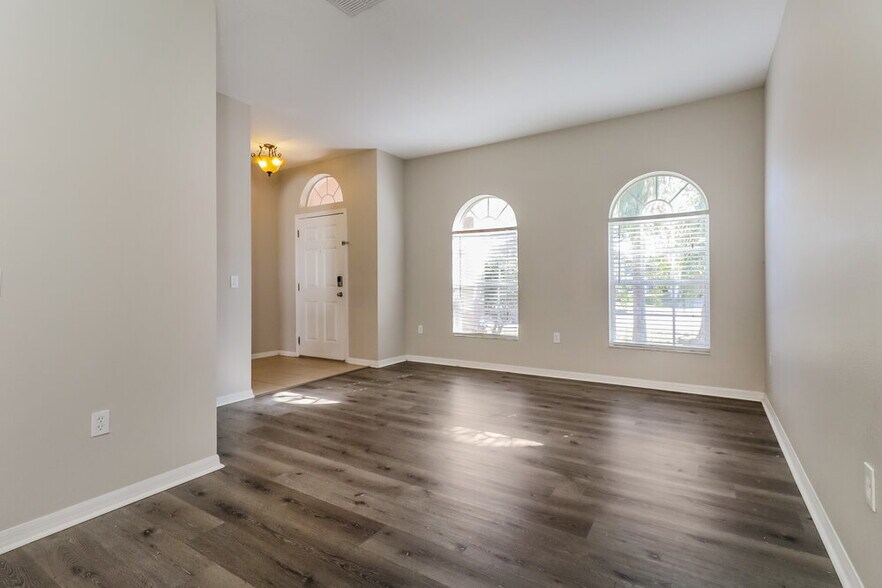 Building Photo - 8101 Pea Tree Ct