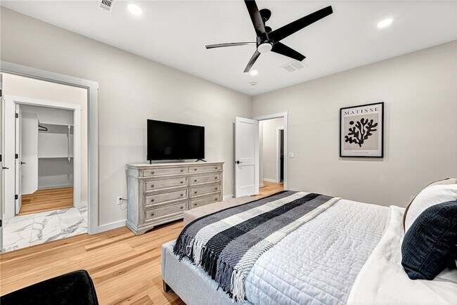 Building Photo - 1433 S Duncan Ave