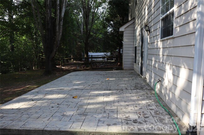 Building Photo - 155 Autry Ave
