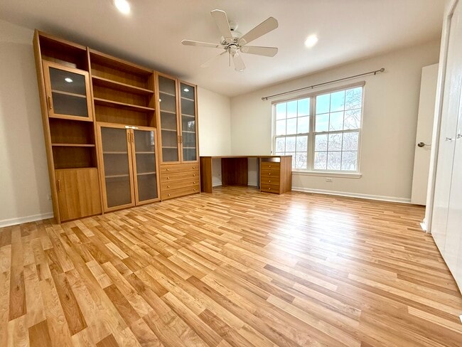 Building Photo - 362 Town Pl Cir